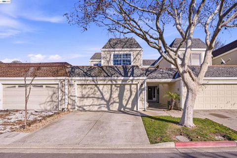 Photo of 251 Shoreline Dr Dr, Pittsburg, CA 94565 (MLS # 41136552)