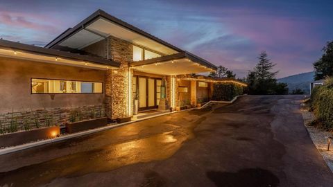 Photo of Los Altos Hills, CA 94024 (MLS # ML82028425)