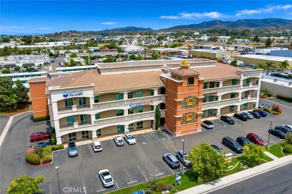950 Boardwalk 202