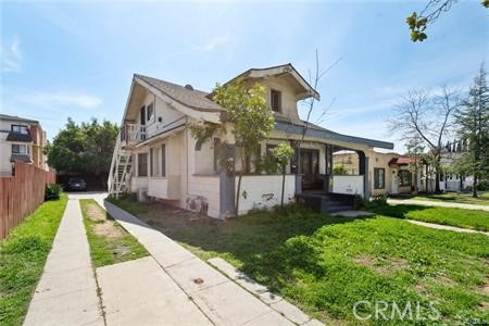 Main image without alt text