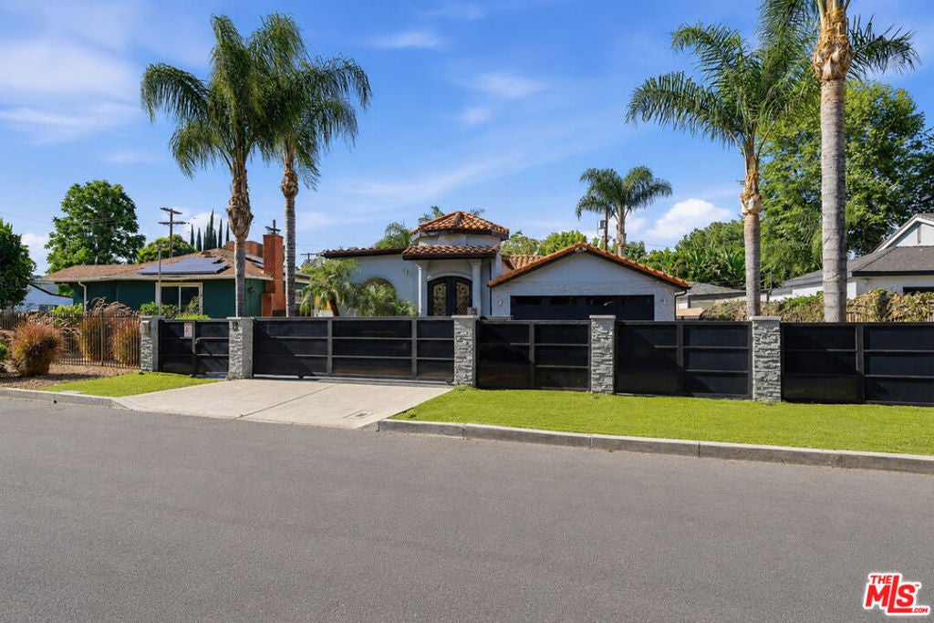 14755 Valleyheart Drive, Sherman Oaks CA 91403