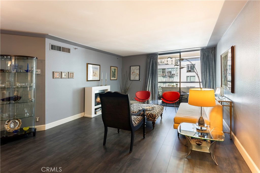 600 W 9th 811