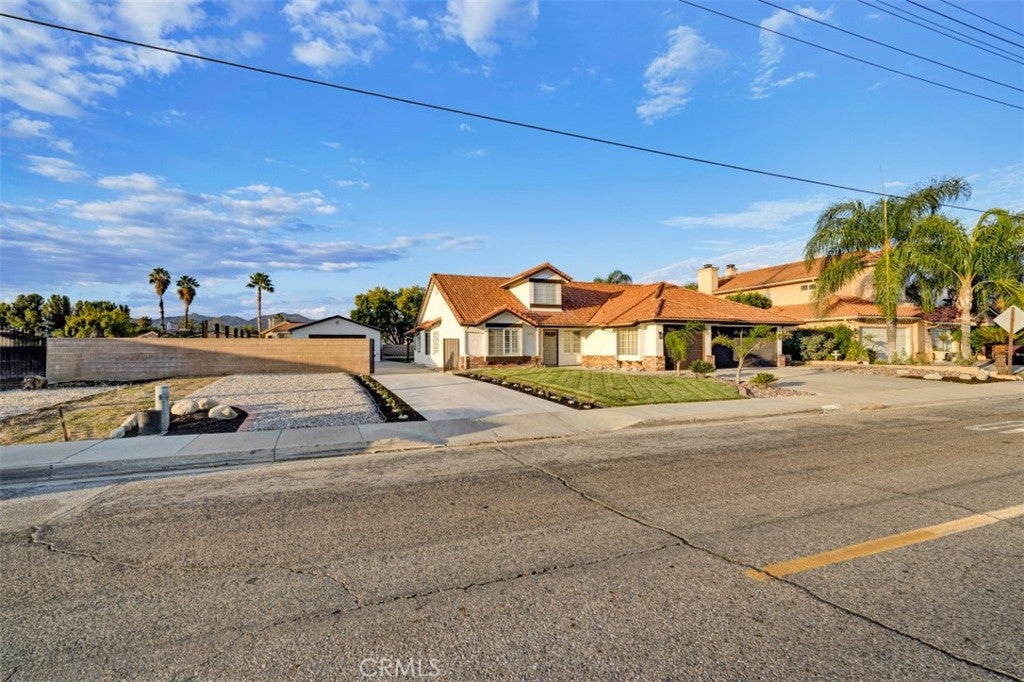 Properties 4 42592 Mayberry