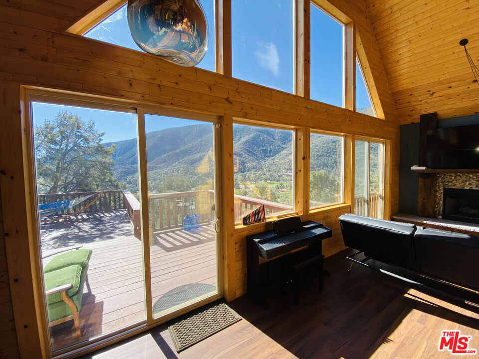 3821 North End Drive