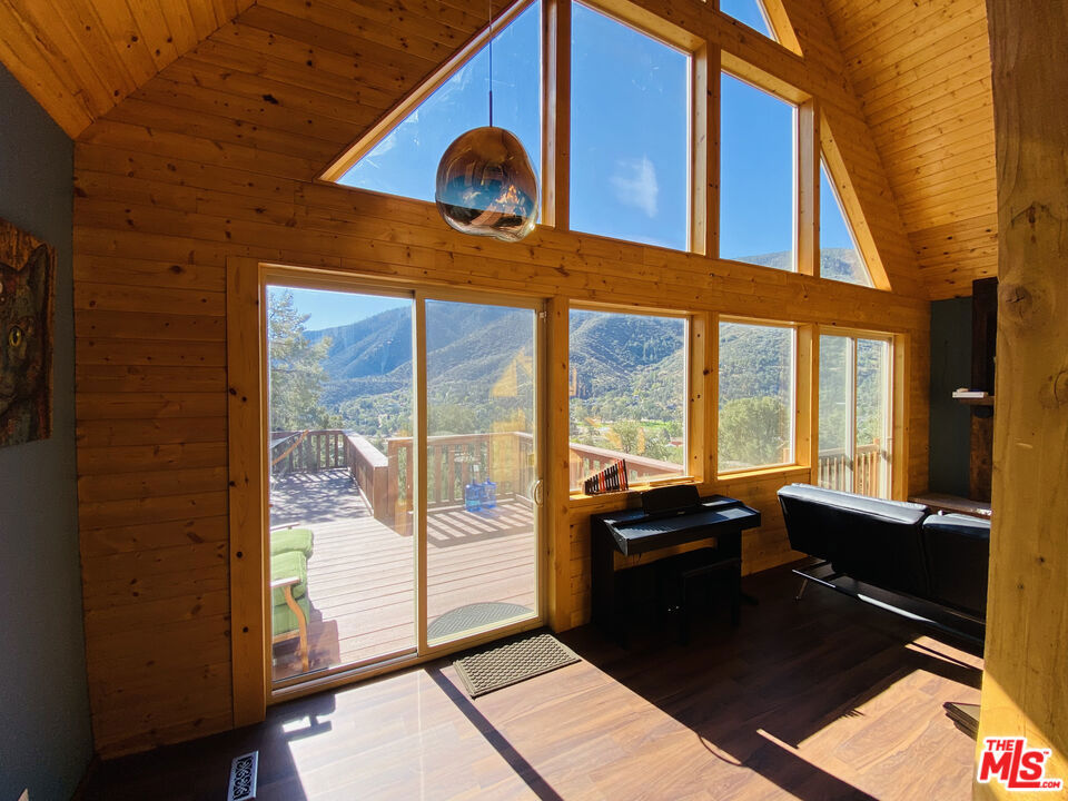 3821 North End Drive