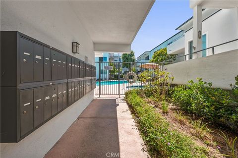 Tiny photo for 415 S Prospect Avenue #106, Redondo Beach, CA 90277 (MLS # SB25199526)