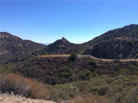 Photo of 5 Kanan Road, Agoura Hills, CA 91301 (MLS # SR25152668)
