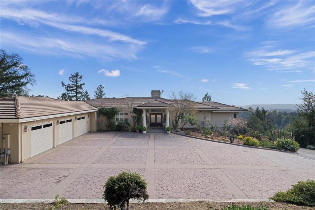 Photo of 19975 Skyline Boulevard, Los Gatos, CA 95033 (MLS # ML82035938)