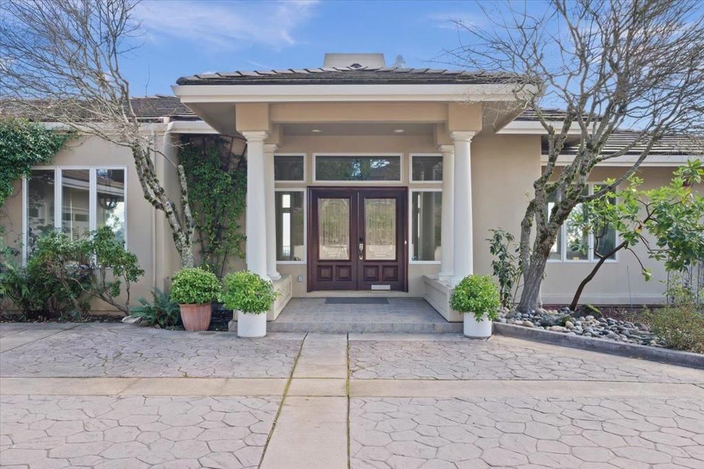 Photo of 19975 Skyline Boulevard, Los Gatos, CA 95033 (MLS # ML82035938)