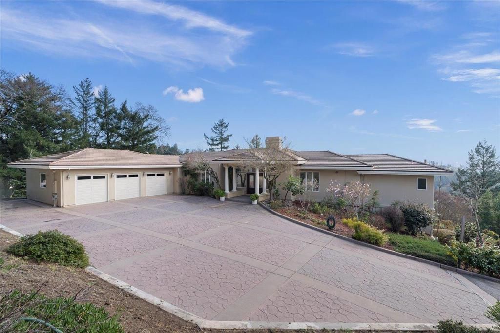 Photo of 19975 Skyline Boulevard, Los Gatos, CA 95033 (MLS # ML82035938)