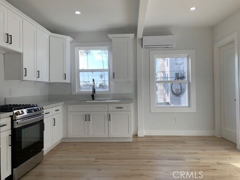 Photo of 247 N New Hampshire Ave, Los Angeles, CA 90004 (MLS # SR26045268)