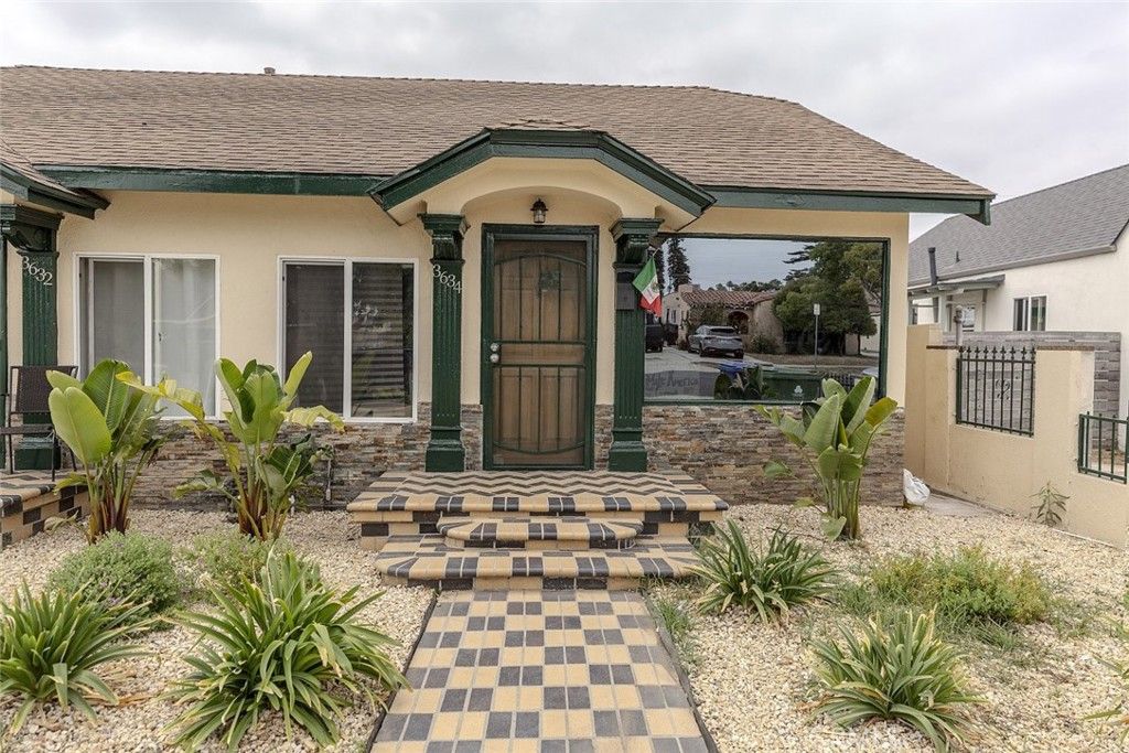 Photo of 3632 W 59th Street, Los Angeles, CA 90043 (MLS # CV25191773)