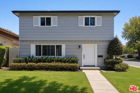 Photo of 19913 Lures Lane, Huntington Beach, CA 92646 (MLS # 26986033)