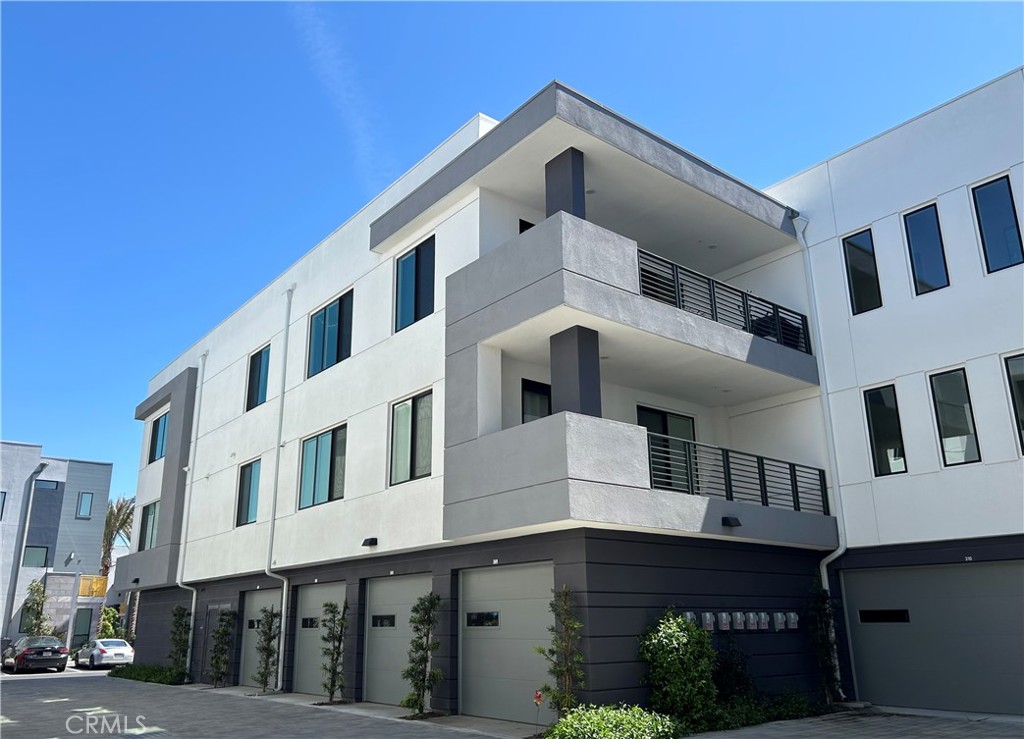 16450 Veterans Way 208