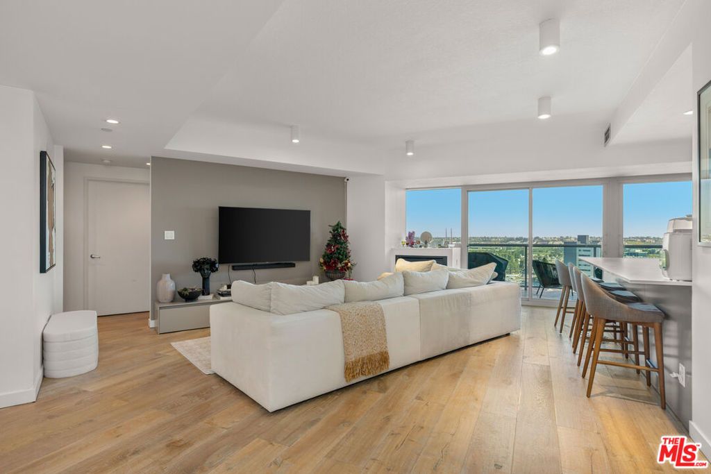 Photo of 13600 Marina Pointe Drive #1906, Marina Del Rey, CA 90292 (MLS # 26666313)