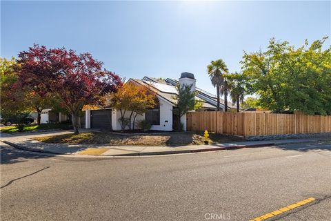 Photo of 924 Moran Court, Paso Robles, CA 93446 (MLS # NS25248626)