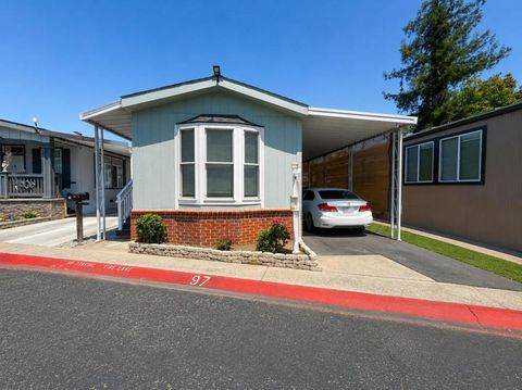 Photo of 510 Saddle, San Jose, CA 95136 (MLS # ML82046719)