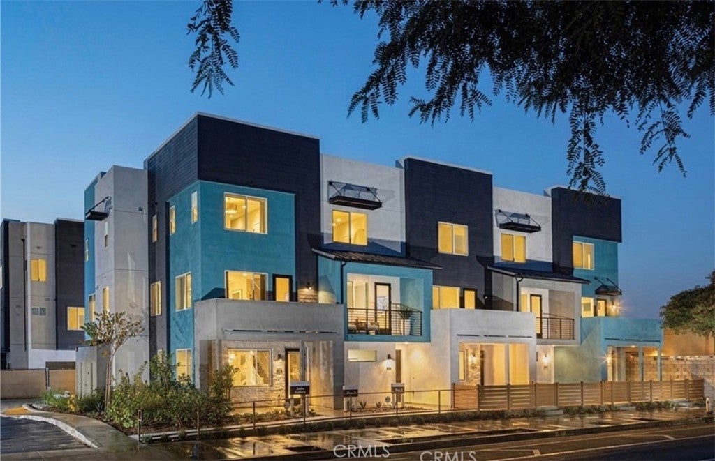 854 S Harbor Blvd BLVD, Santa Ana CA 92704