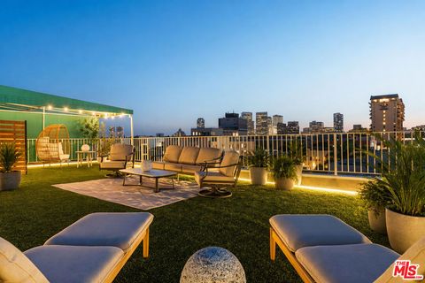 Photo of 121 S Canon Drive #PH 401, Beverly Hills, CA 90212 (MLS # 26733993)