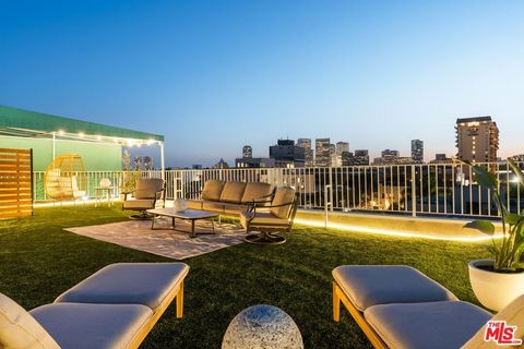 Photo of 121 S Canon Drive #PH 401, Beverly Hills, CA 90212 (MLS # 26733993)