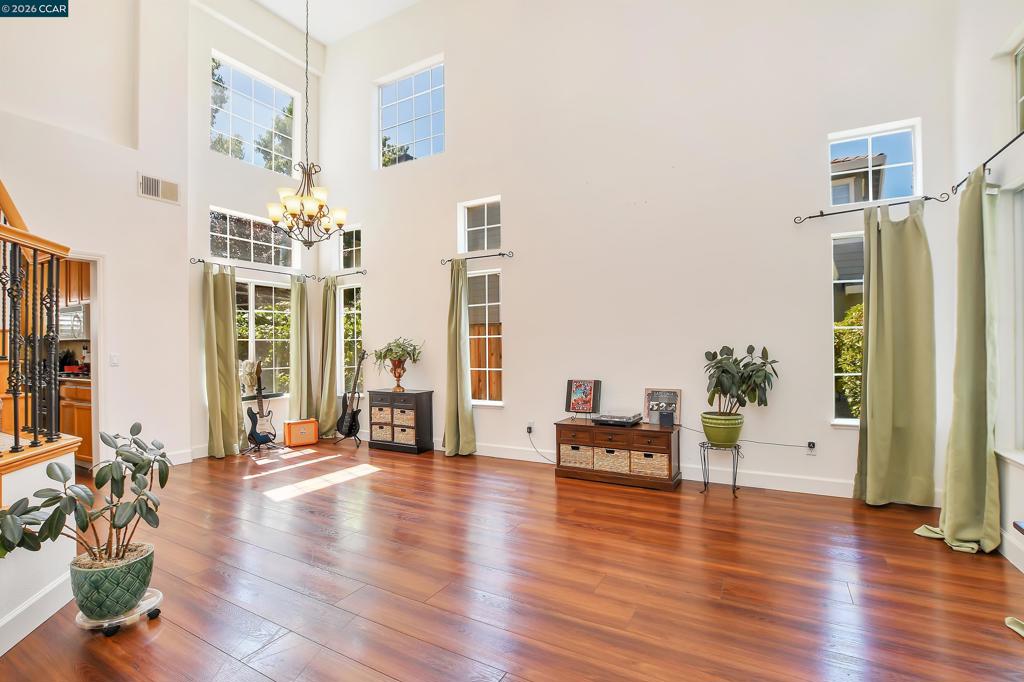 634 Sundale