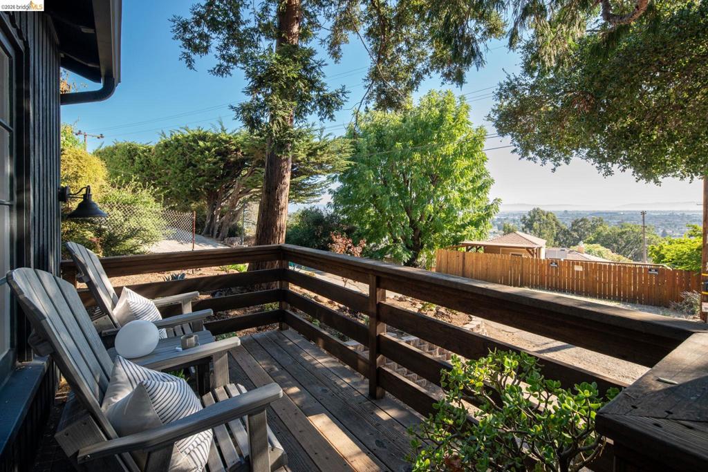 7848 Hillmont Dr, Oakland CA 94605