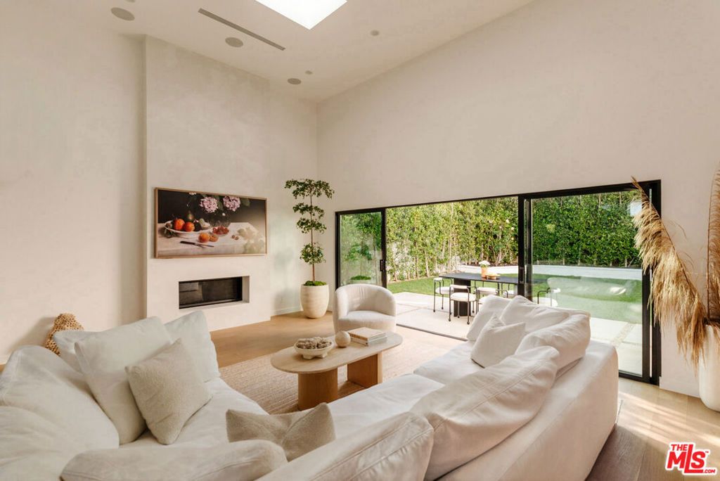 Photo of 11827 Wagner Street, Culver City, CA 90230 (MLS # 25611993)