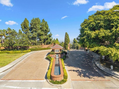 Photo of 6055 Hillpointe Row ROW, La Jolla, CA 92037 (MLS # 260024762SD)