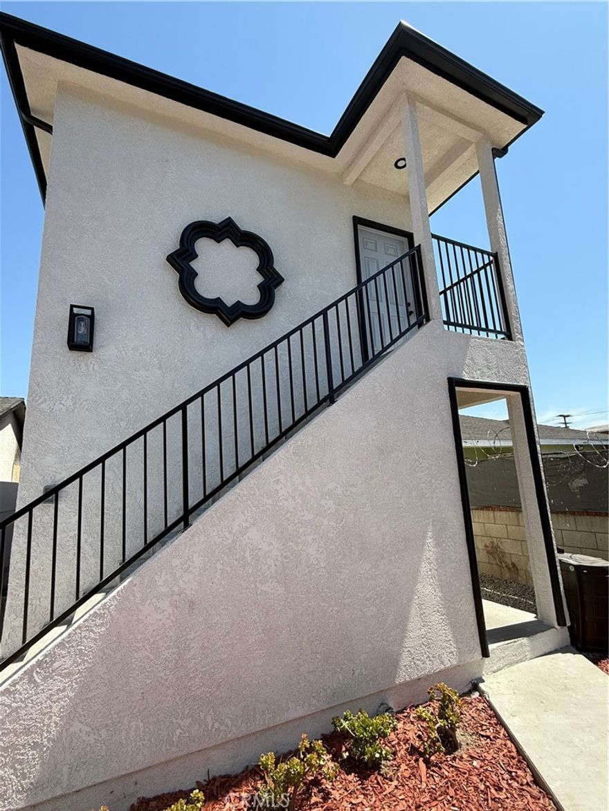 NEW CONSTRUCTION!!!! NEW MODERN 2 STORY DUPLEX .   AMAZING  10 % CAP RETURN IF YOU RENT BOTH UNITS... EACH UNIT COMES WITH  4 SPACIOUS BEDROOMS AND 3 BATHS.  2 MASTER SUITES, INSIDE LAUNDRY, LAMINATED FLOORS THRU OUT, AC/MINI  SPLITS, ALL ELECTRICAL UNITS, BUILT IN APPLIANCES. PAID OFF SOLAR PANELS TO HELP FOR THAT ELECTRICITY BILL. THESE UNITS HAVE A POTENTIAL TO BE BREAD AND BUTTTER WITH EXTRA MONTHLY INCOME AS EACH UNIT CAN BE RENTED FOR $ 4,500 A MONTH.  GREAT LOCATION, BORDER LINE SOUTH GATE, WALKING DISTANCE TO METRO STATION. 20 MINUTES FROM LAX, SOFI STADIUM AND DOWNTOWN!.......FHA READY , SUBMIT ALL OFFERS