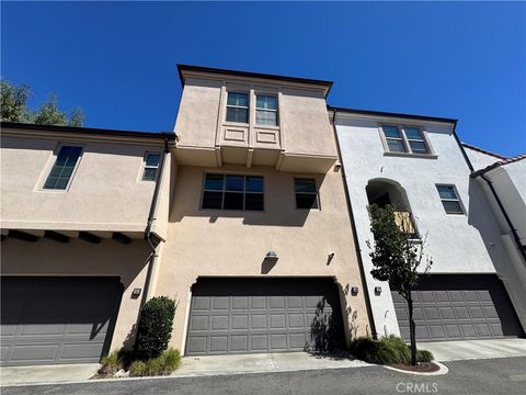 Photo of 149 Tubeflower, Irvine, CA 92618 (MLS # PW26059858)