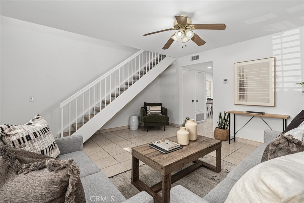 245 N North Singingwood Street 14