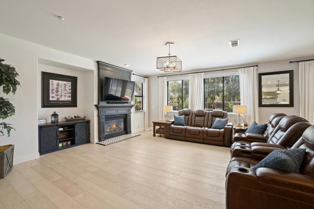 2264 Star Lilly Court