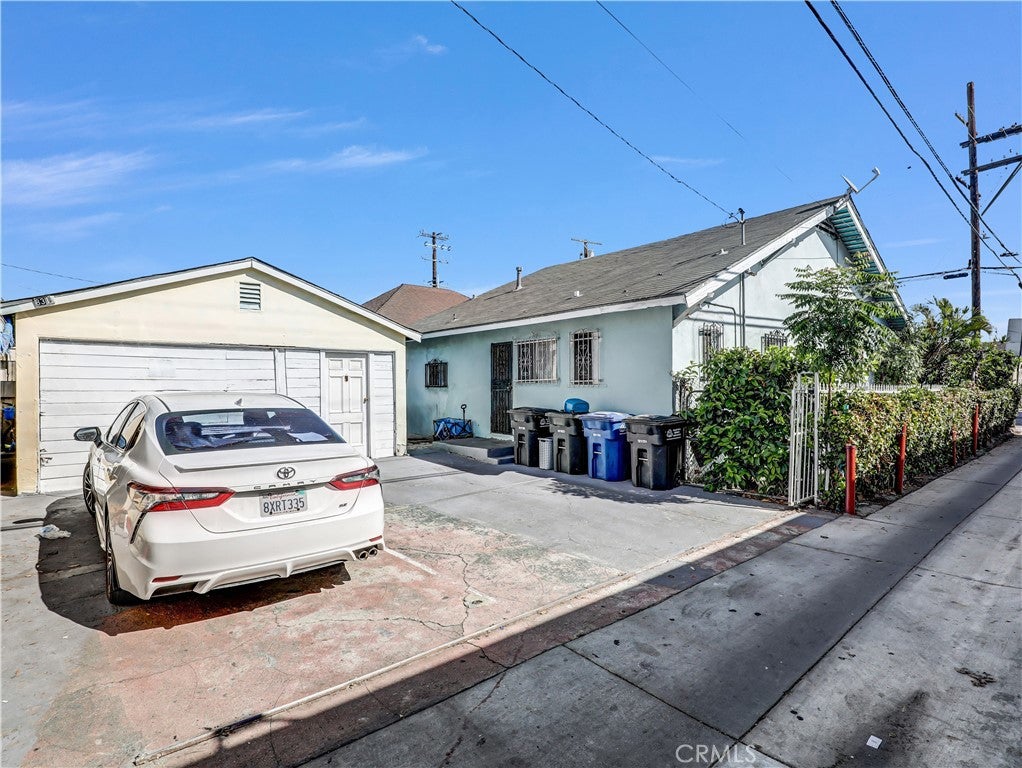 829 S Ditman