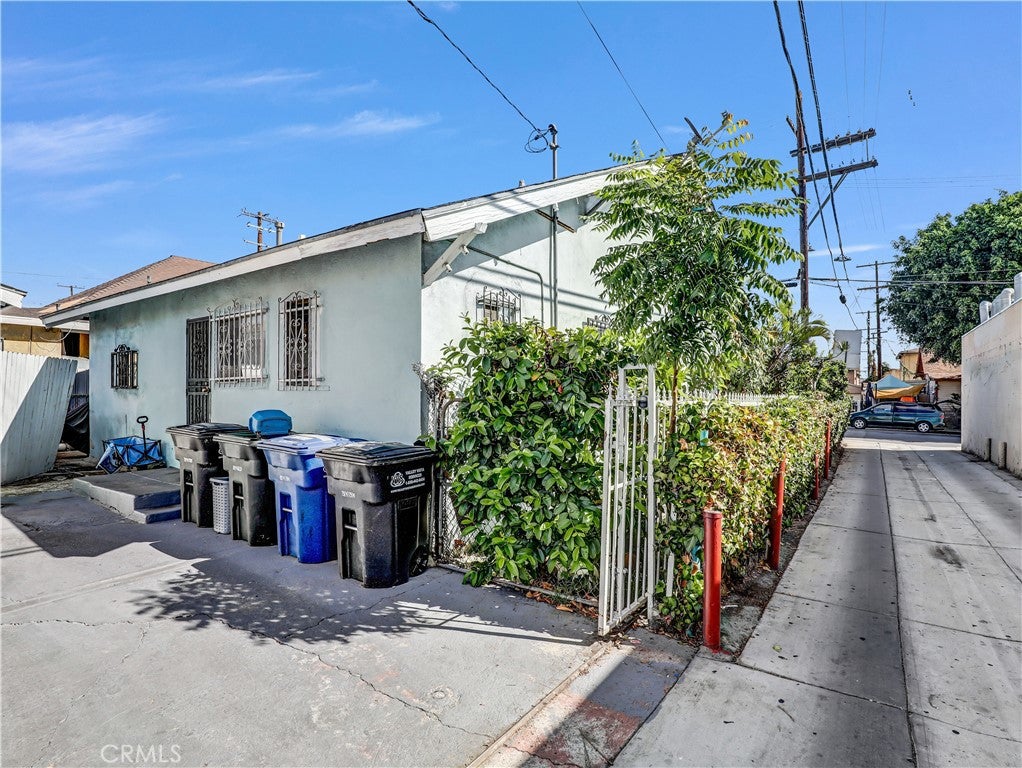 829 S Ditman
