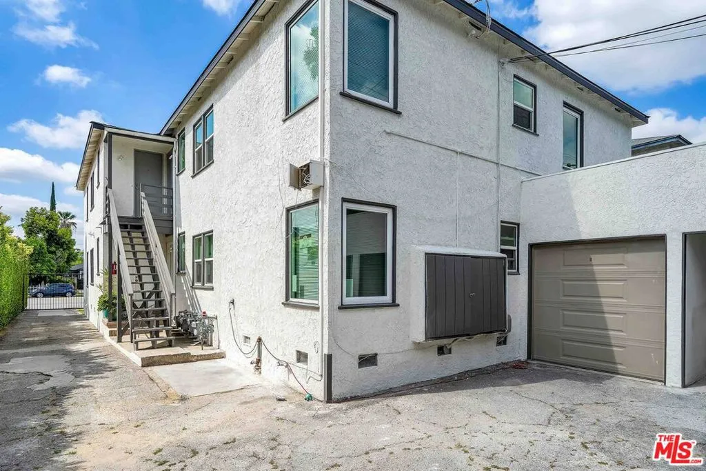 Valley Village, California 91602, United States, 2 Bedrooms Bedrooms, ,1 BathroomBathrooms,Residential,Active,204364