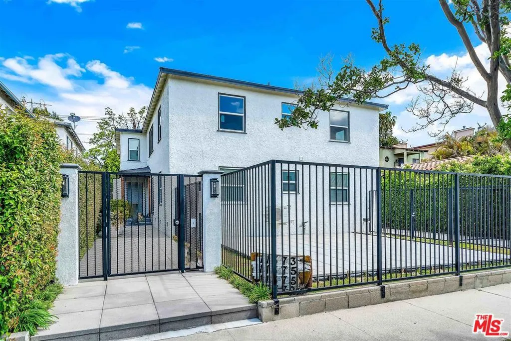 Valley Village, California 91602, United States, 2 Bedrooms Bedrooms, ,1 BathroomBathrooms,Residential,Active,204364