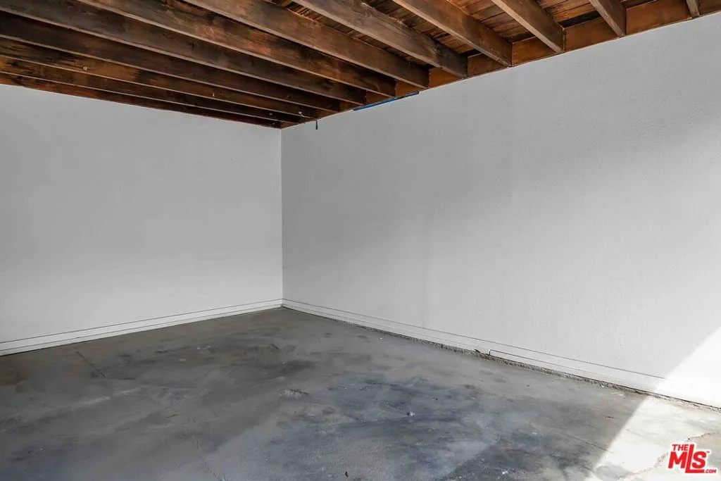 Valley Village, California 91602, United States, 2 Bedrooms Bedrooms, ,1 BathroomBathrooms,Residential,Active,204364