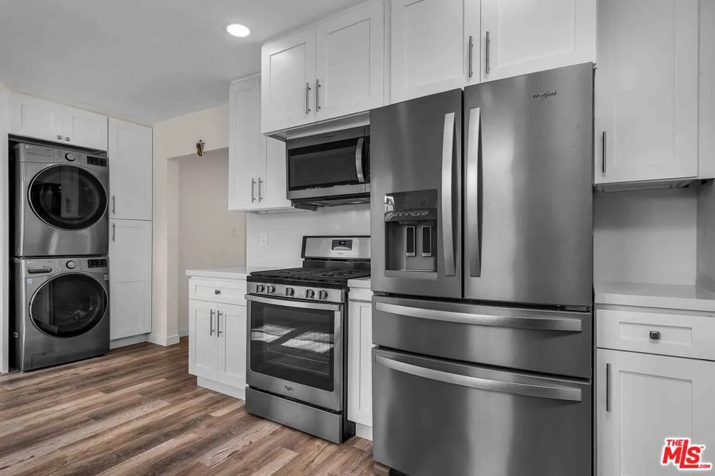 Valley Village, California 91602, United States, 2 Bedrooms Bedrooms, ,1 BathroomBathrooms,Residential,Active,204364