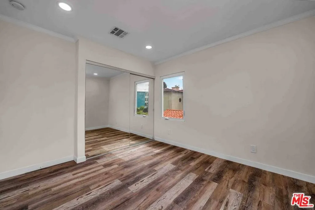 Valley Village, California 91602, United States, 2 Bedrooms Bedrooms, ,1 BathroomBathrooms,Residential,Active,204364