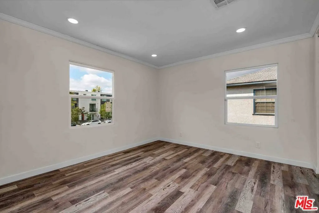 Valley Village, California 91602, United States, 2 Bedrooms Bedrooms, ,1 BathroomBathrooms,Residential,Active,204364