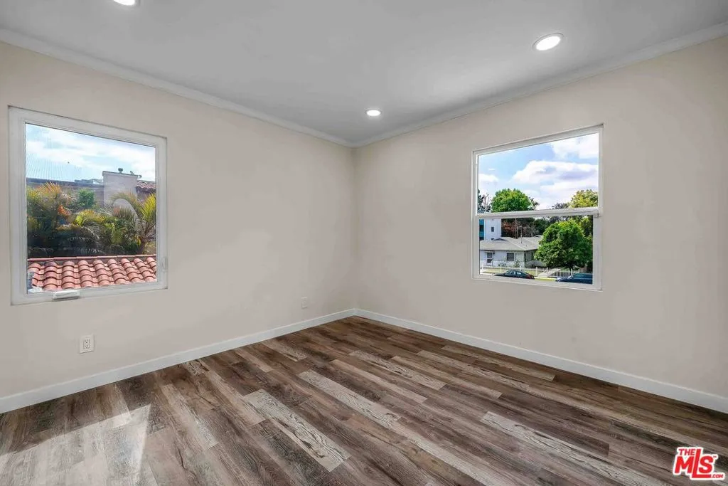 Valley Village, California 91602, United States, 2 Bedrooms Bedrooms, ,1 BathroomBathrooms,Residential,Active,204364