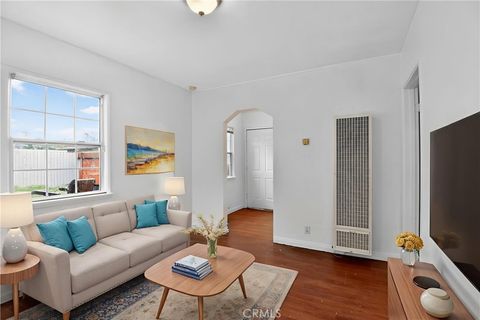 Photo of 253 E Louise St, Long Beach, CA 90805 (MLS # SR25264094)