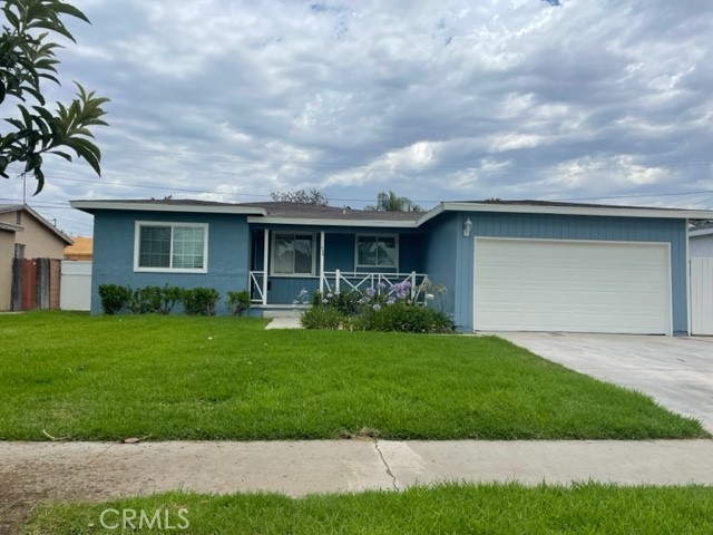 Charming house in a great neighborhood close to downtown Fullerton 92832. Close to shops restaurants and Universities (CSUF, HIU, Ketchum U, Fullerton College).
House has new kitchen, wood flooring, ceiling fans throughout, Central AC, 2-car attached garage, enclosed back yard with pavers, and attached big laundry room. Shown by appointment only.