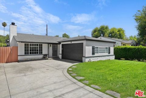 Photo of 5350 Fallbrook Avenue, Woodland Hills, CA 91367 (MLS # 25580855) Photo of 5350 Fallbrook Avenue, Woodland Hills, CA 91367 (MLS # 25580855)