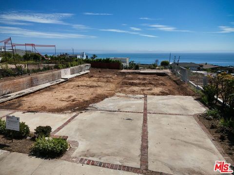 Photo of 18174 Kingsport Drive, Malibu, CA 90265 (MLS # 26662965)