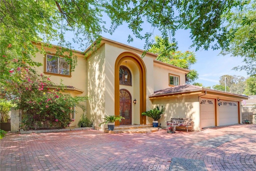 Photo of 22349 Dolorosa Street, Woodland Hills, CA 91367 (MLS # SR25171138)