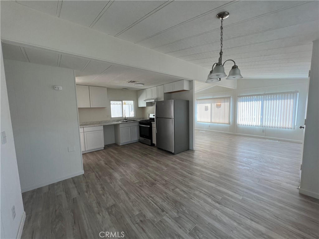 260 N Lyon ave 141