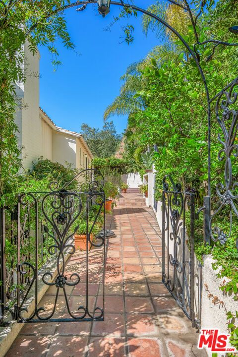 Photo of 2120 Outpost Drive, Los Angeles, CA 90068 (MLS # 26710657)