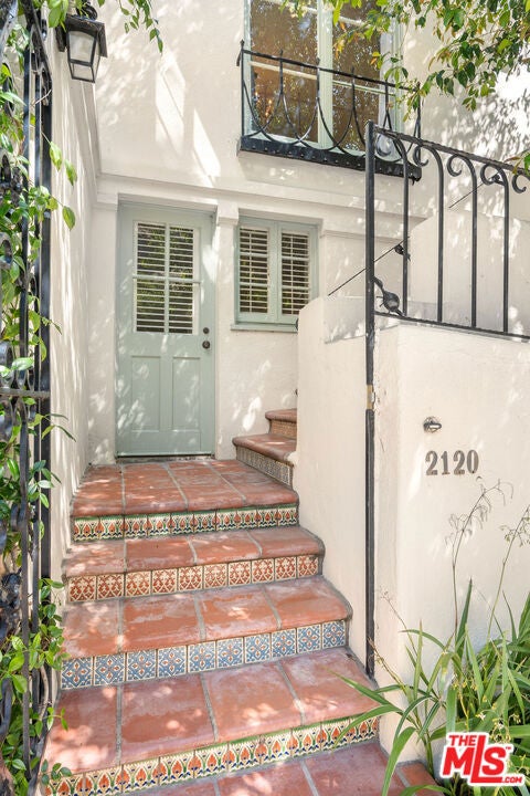 2120 Outpost Drive, Los Angeles CA 90068