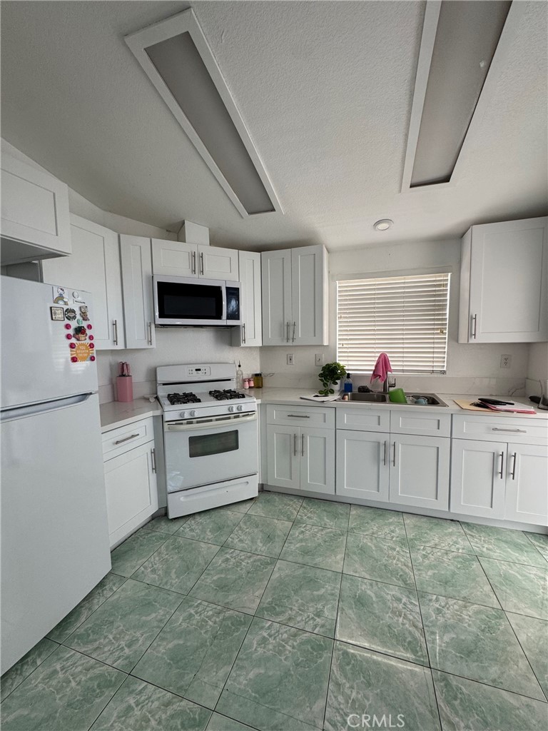 15141 Beach Boulevard 44